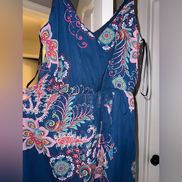 Floral Blue Sleeveless Dress - Picture 2 of 3